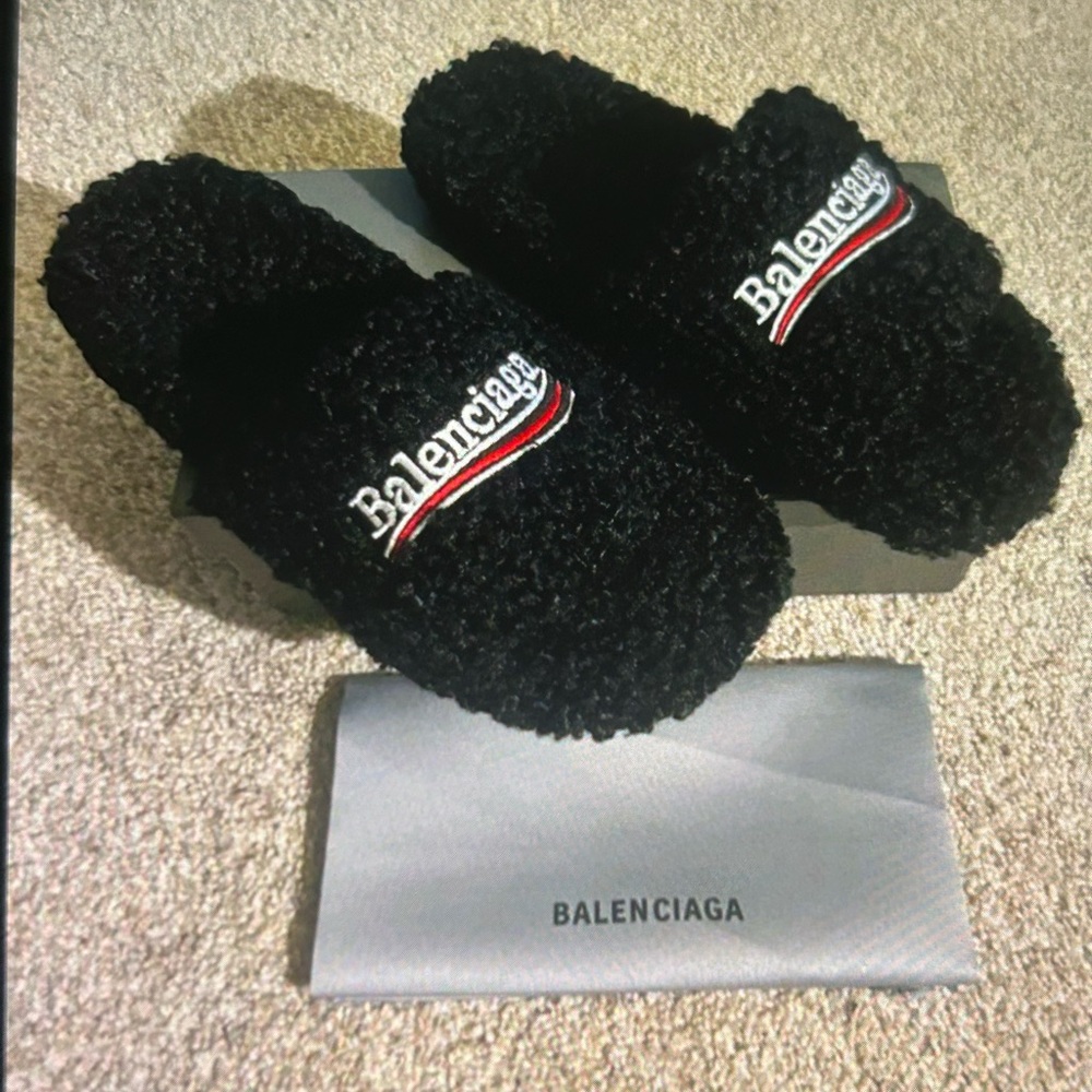 Balenciaga Kids Black Fuzzy Logo Slide Slippers